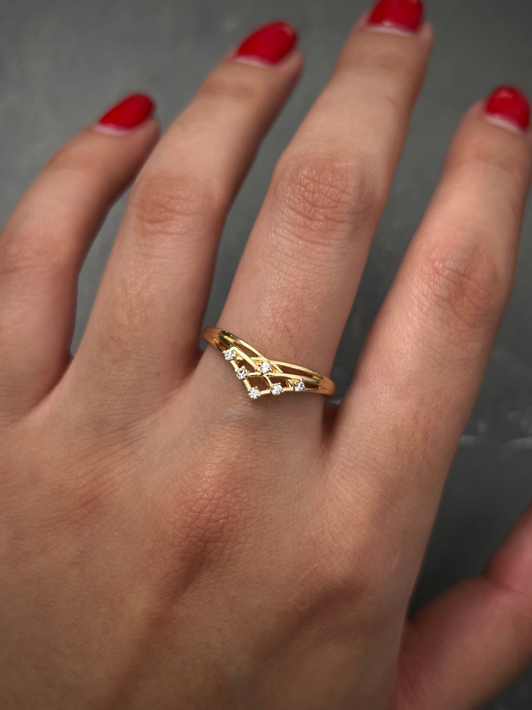 Anillo tipo corona con swarovski blanco 2.2gr / TALLA 7 3/4 / Oro Amarillo Nac M