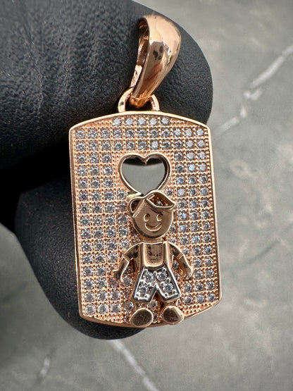 Dije placa de niño con swarovski blanco 4.4gr / 3cm / Oro Rosado Nac B
