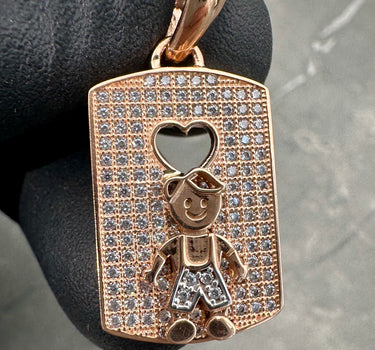 Dije placa de niño con swarovski blanco 4.4gr / 3cm / Oro Rosado Nac B