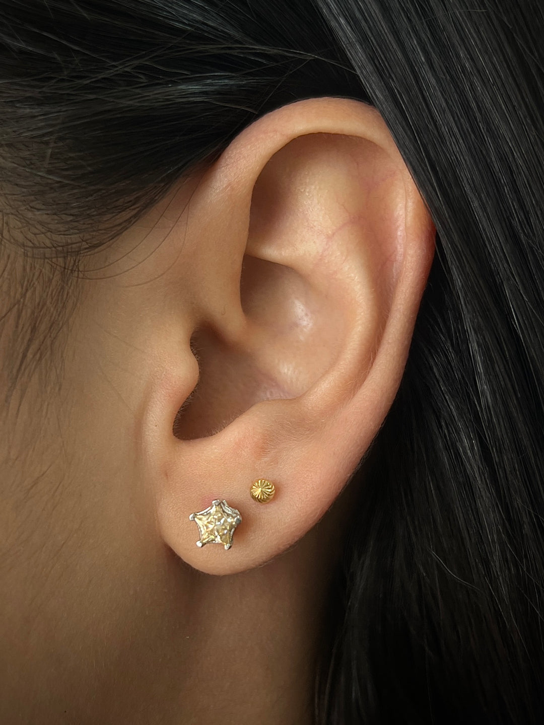 Topos estrella isabella con 90pts de moissanita champagne 1.9gr — Oro Blanco