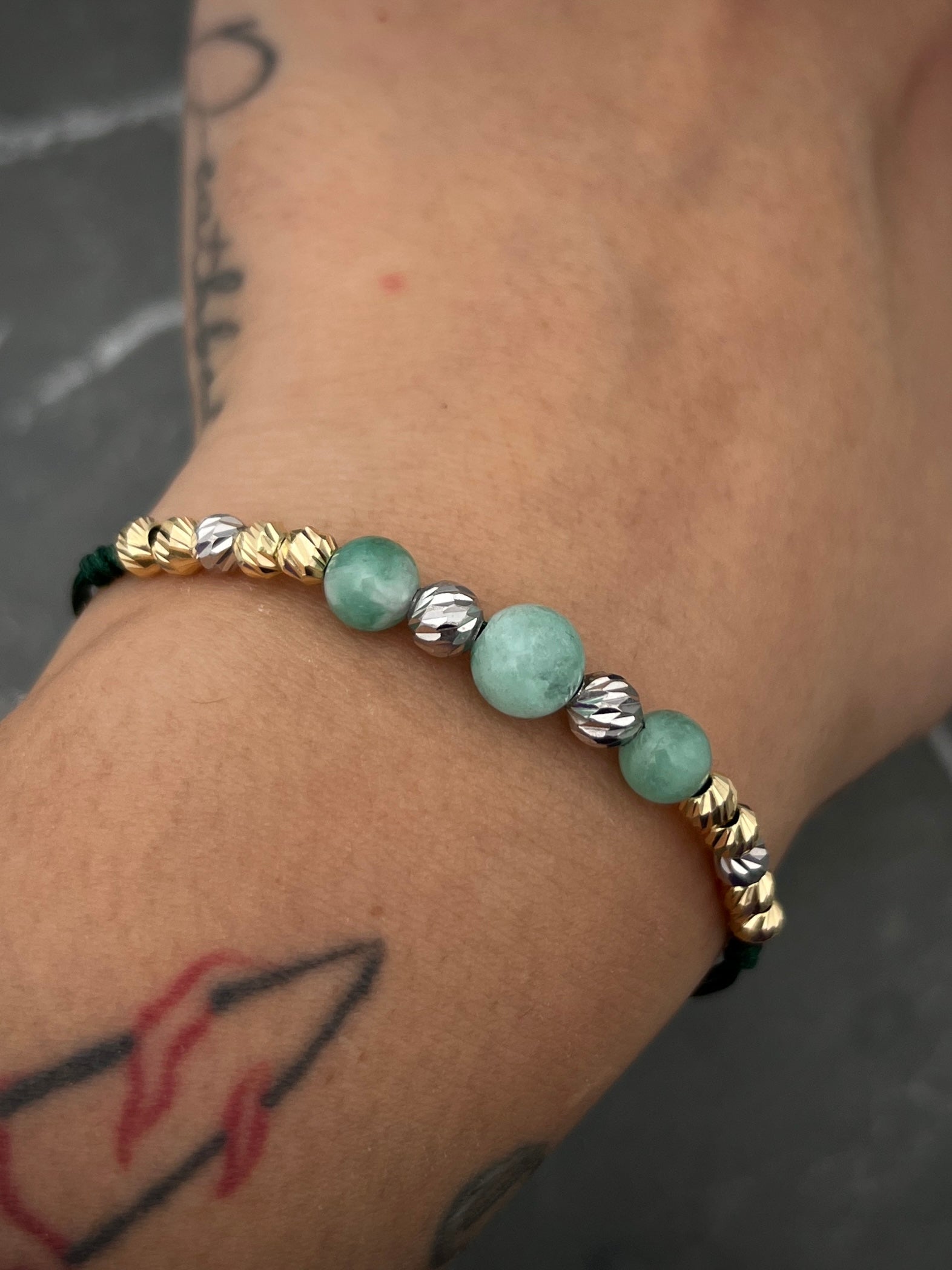 Pulsera hilo verde con 595pts de morralla y bolas diamantadas 1.4gr / Dos Oros (Joya) M