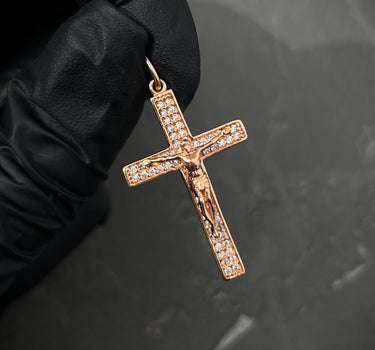 Dije cruz con swarovski blanco 2.5gr / Largo 3.5cm / Oro Rosado Nac B