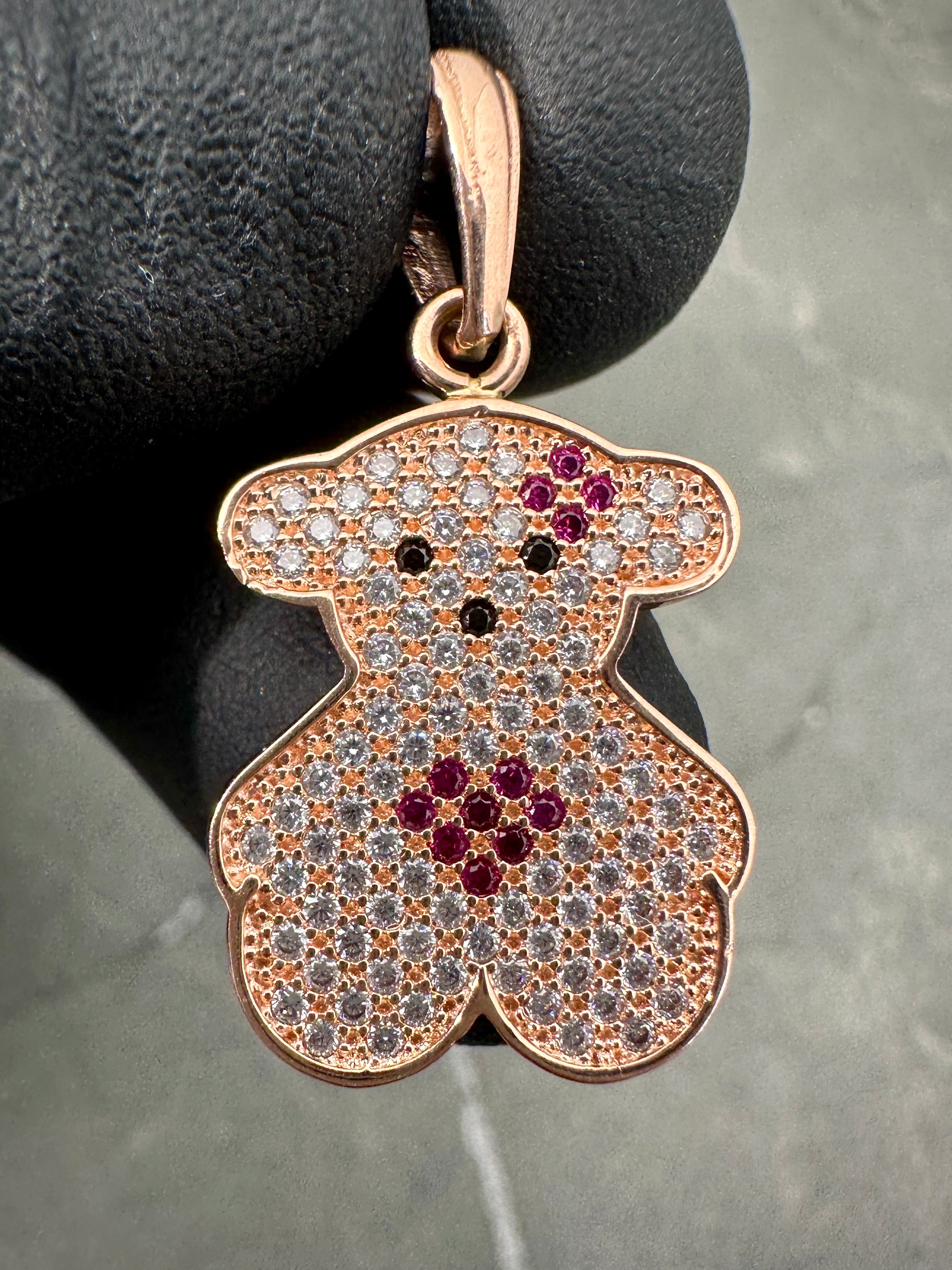 Dije de oso th con swarovski blanco y fucsia 2.2gr / 2.8cm / Oro Rosado Nac B