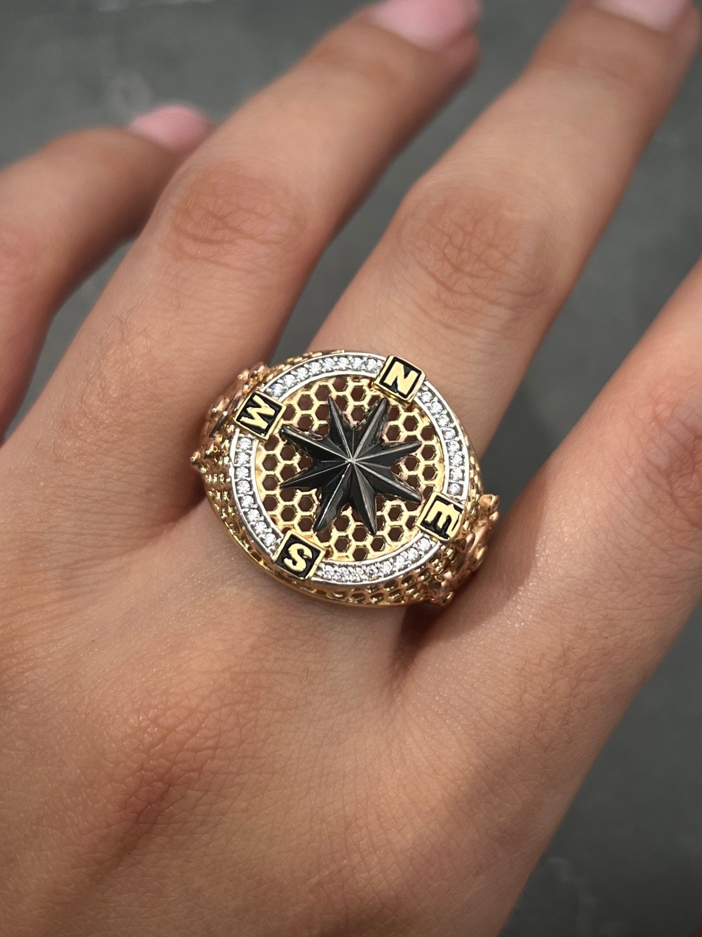 Anillo De Brujula COn Swarovski Blanco 10gr / TALLA 10 1/4 / Dos Oros Nac M