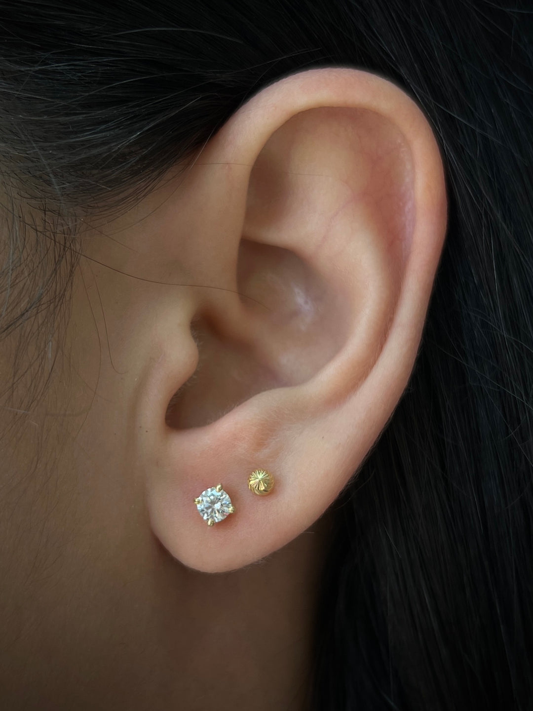 Topos con 78pts de diamante blanco 0.85gr / Largo 0.44cm — Oro Amarillo