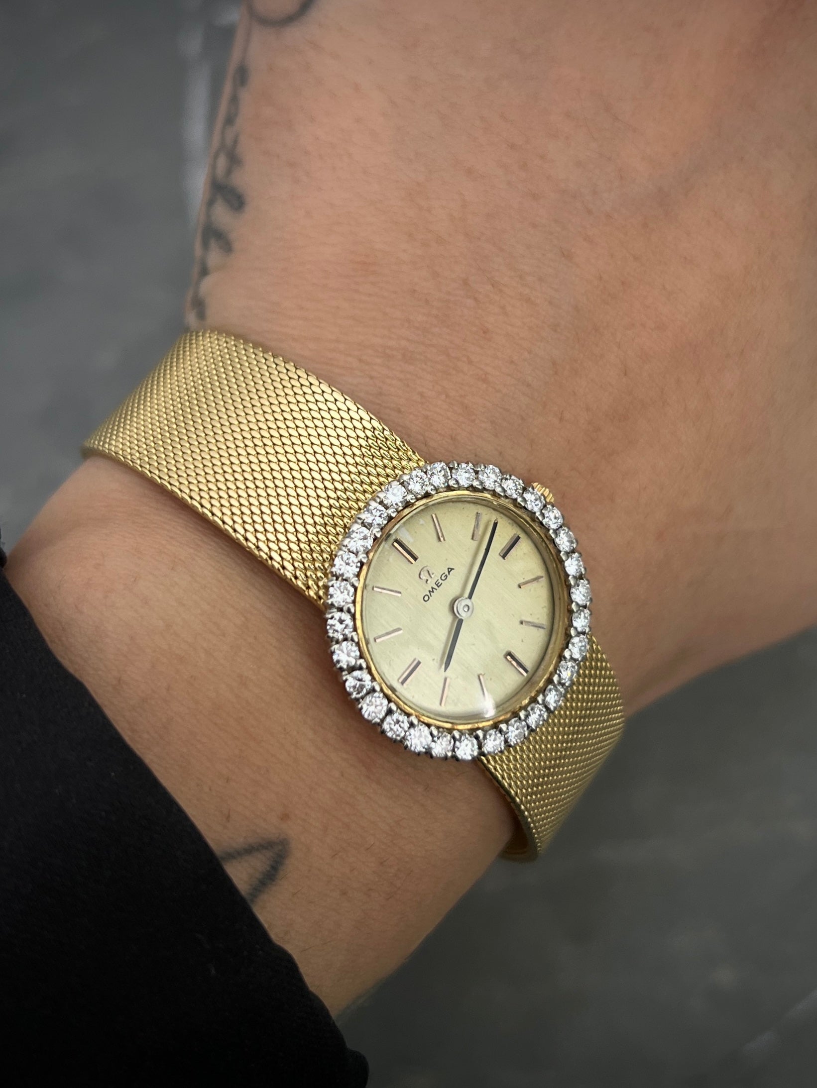 Pulso reloj con 120pts de diamante blanco 51.7gr / Largo 18cm / Oro Amarillo (Joya) M