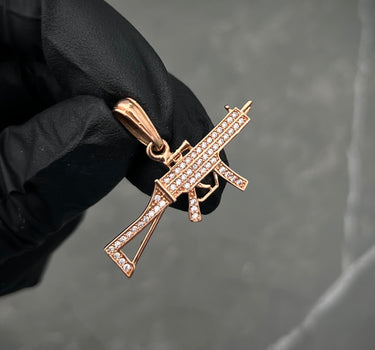 Dije de ametralladora con swarovski blanco 2.6gr / Largo 2cm / Oro Rosado Nac M