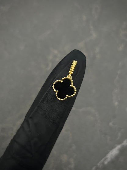 Dije lucky clover piedra negra 1gr / Largo 1.6cm / Oro Amarillo Nac B