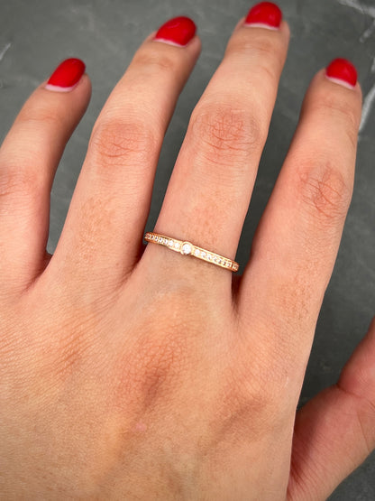 Anillo con swarovski blanco 1.45gr / TALLA 7 3/4 / Oro Rosado Nac B