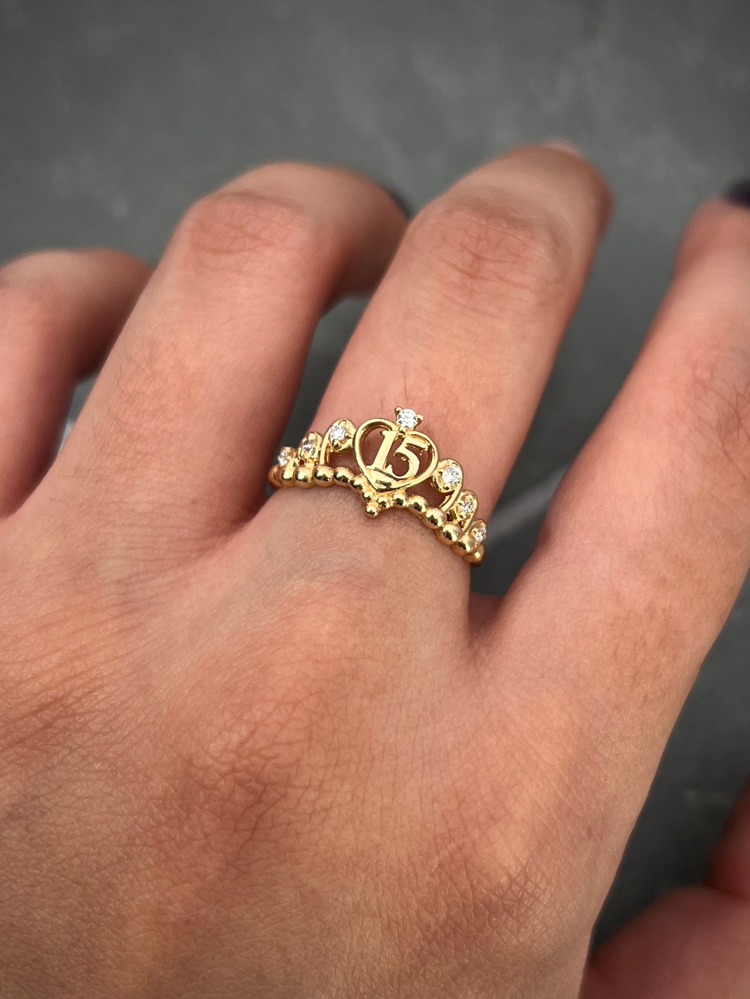 Anillo 15s con swarovski blanco 1.75gr / TALLA 6 1/4 / Oro Amarillo Nac P