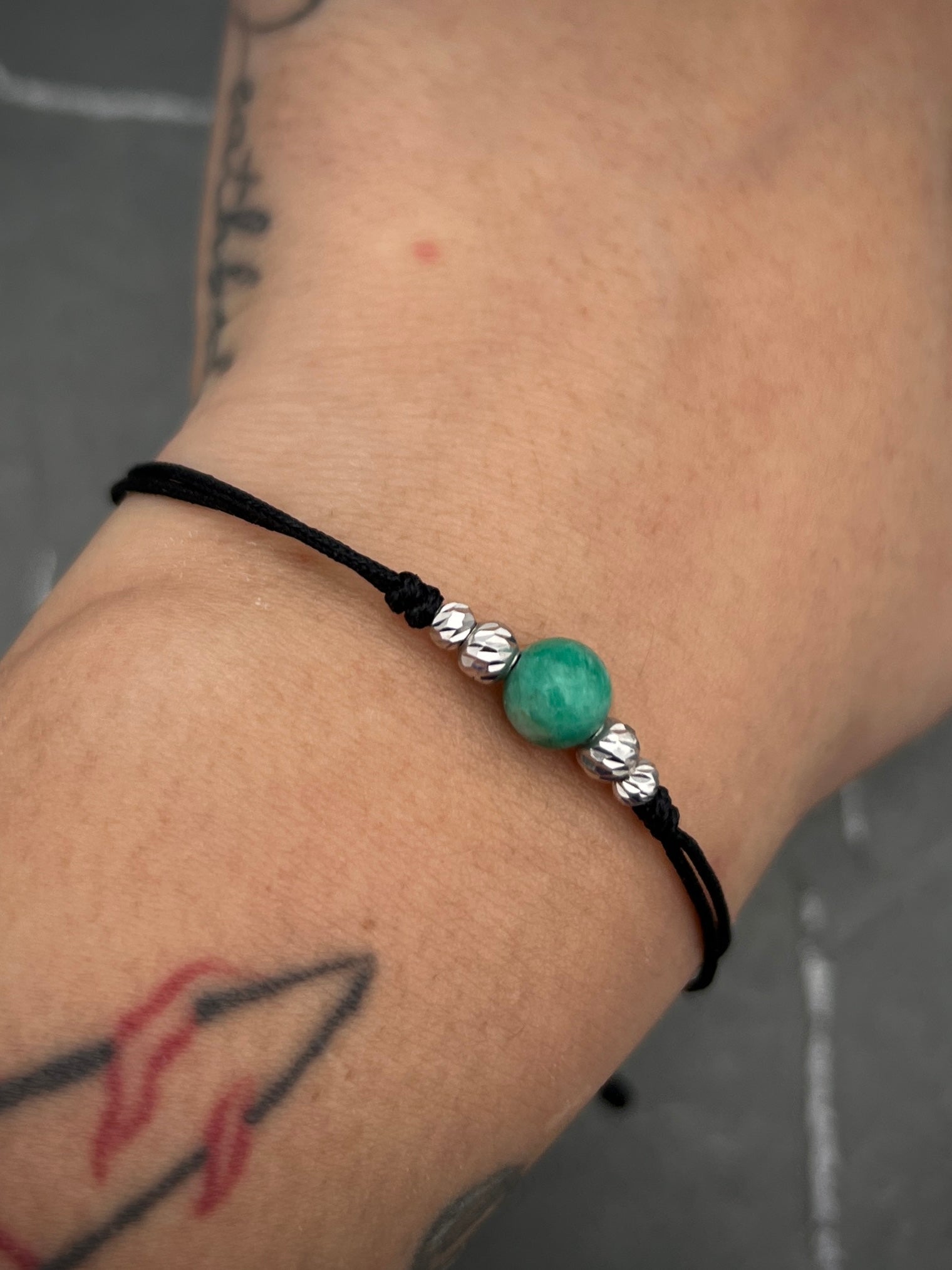 Pulsera en hilo negro con 220pts de morralla con bolas diamantadas 0.3gr / Oro Blanco (Joya) M