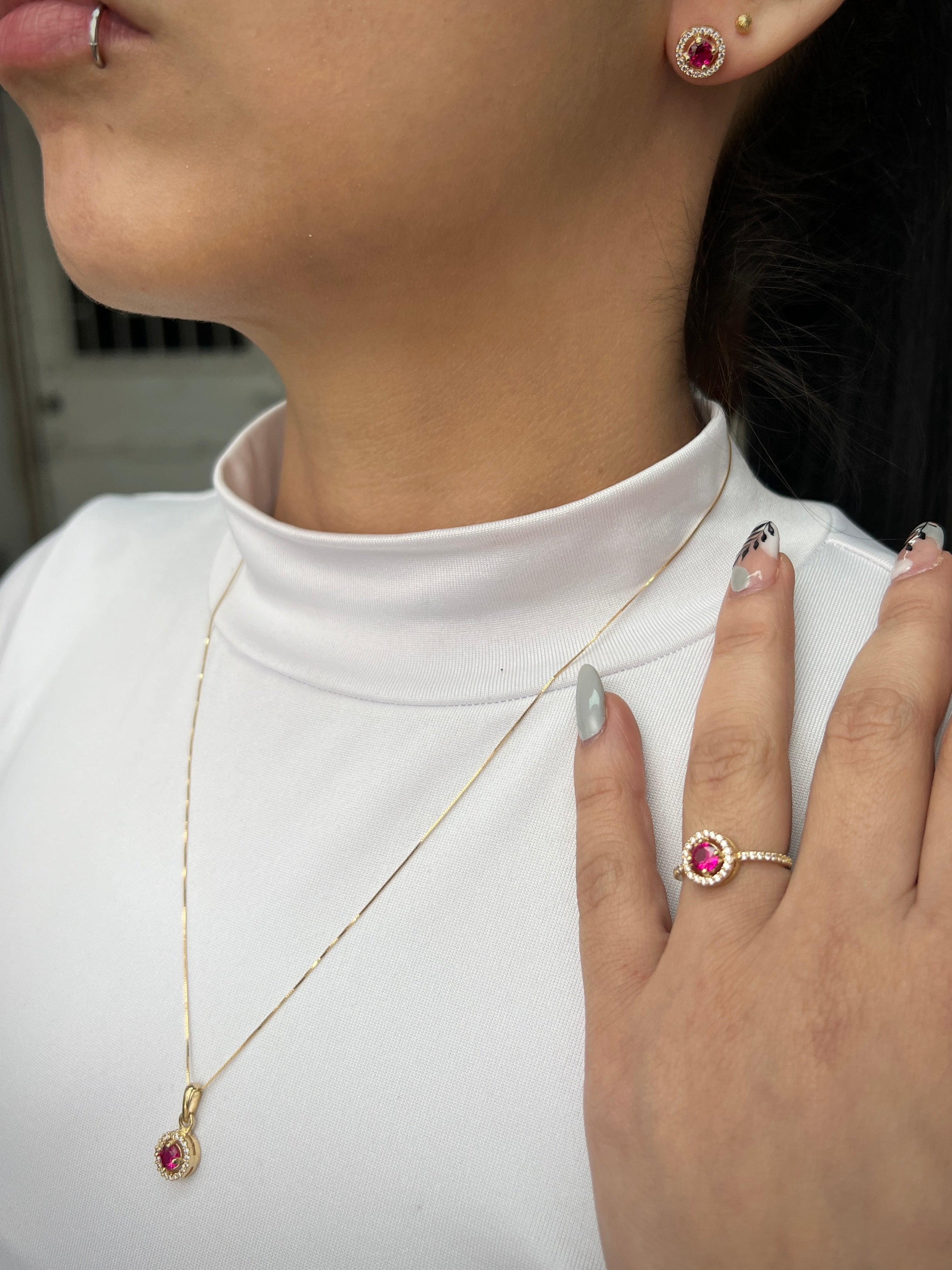Solitario con swarovski fucsia y blanco 2.25gr / TALLA 5 3/4 / Oro Amarillo Nac P