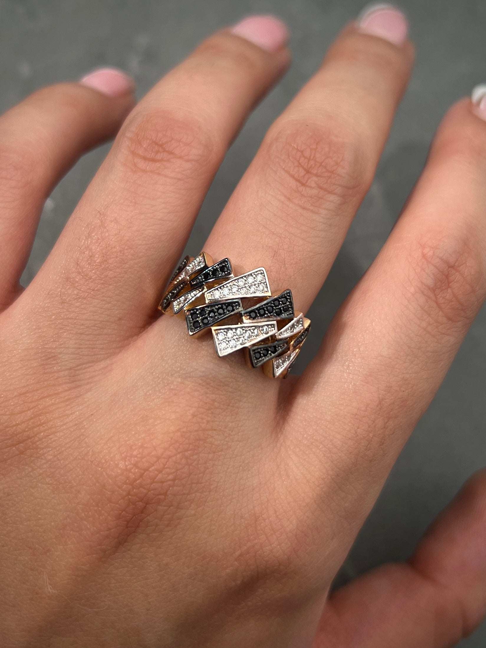 Anillo Rustico Con Rodio Negro. Blanco Y Swarovski  5.45gr / TALLA 6 1/4 / Oro Amarillo Nac M