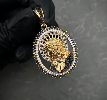 Dije de jesus con swarovski blanco y negro 11.35gr / Largo 4.5cm / Oro Amarillo Nac M