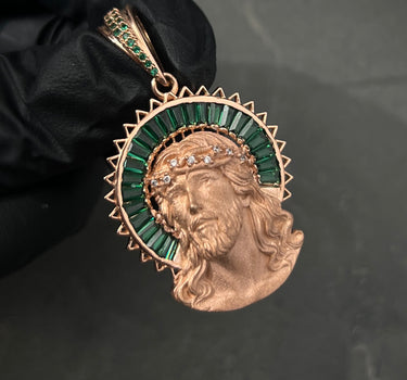 Dije jesus con swarovski verde 8.35gr / Largo 4.5cm / Oro Rosado Nac B
