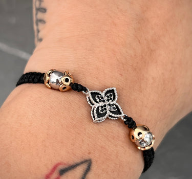 Pulsera en hilo negro con herraje lucky clover  3.1gr / Dos Oros (Joya) M