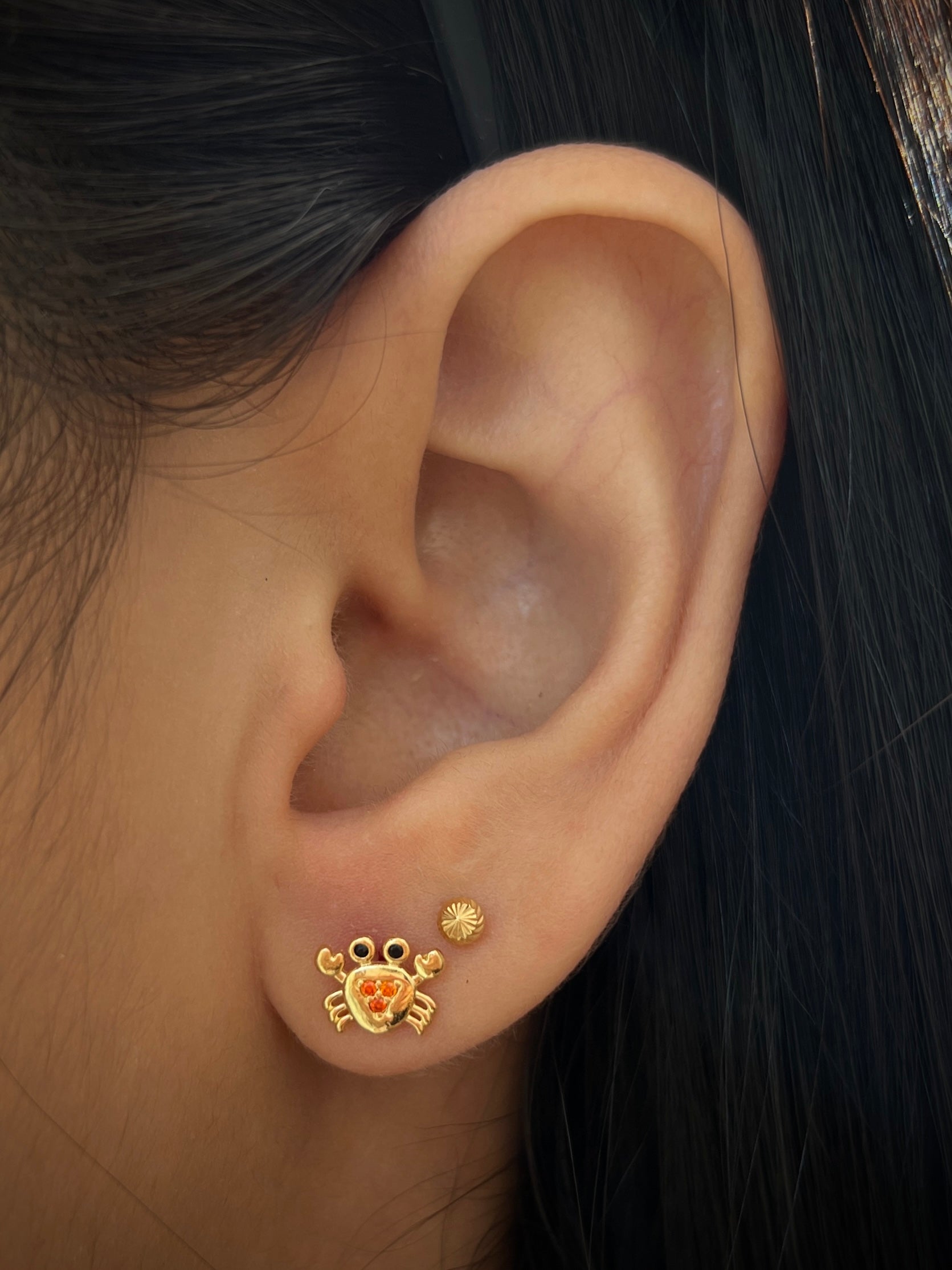 Topos cangrejo con swarovski naranjado 1.15gr / Largo 1 cm / Oro Amarillo Nac B