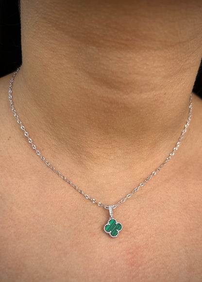 Set Cadena Aro Seguido Dije Lucky Verde 2.5gr / Largo 40cm / Oro Blanco B