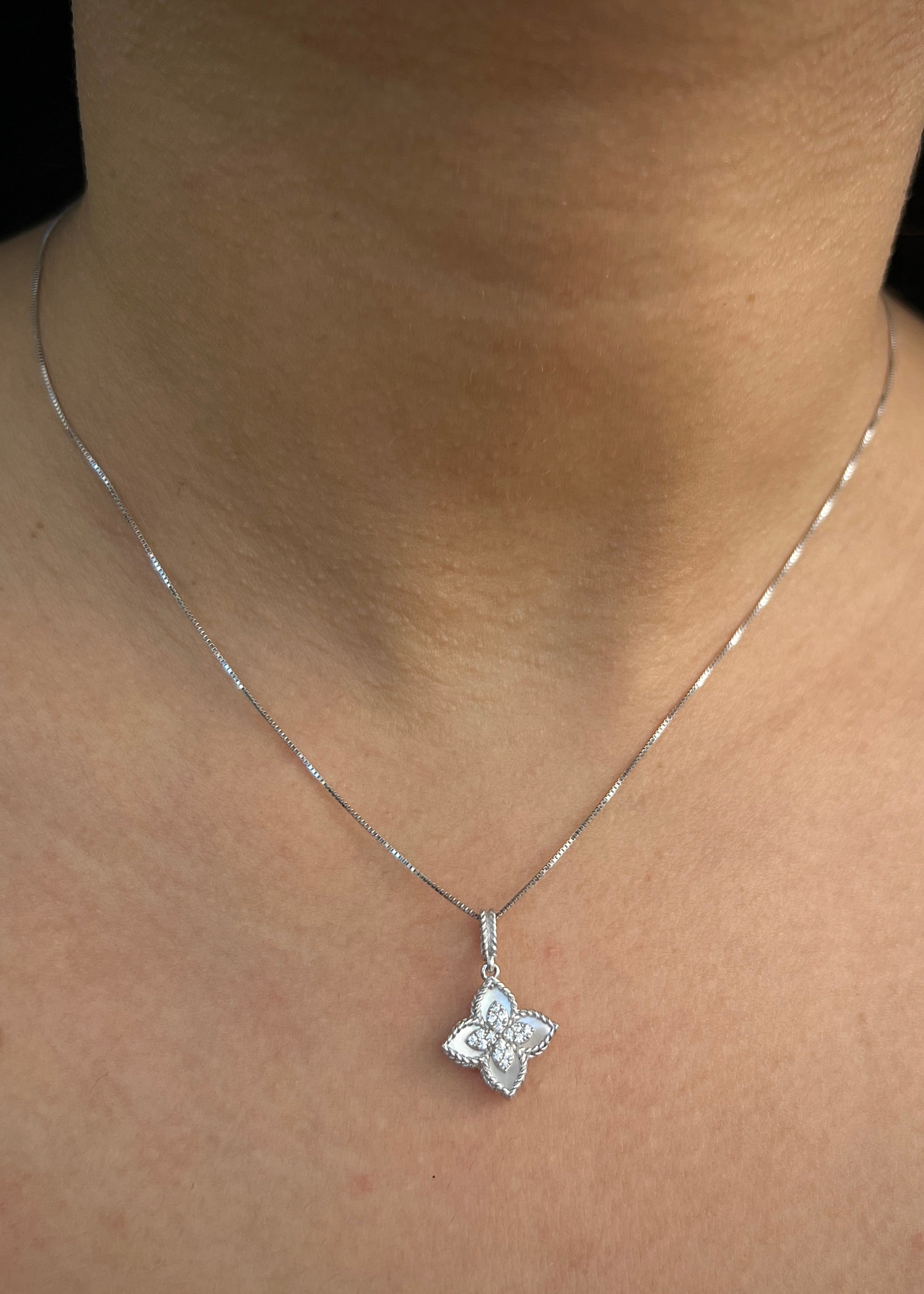 Set Cadena Veneciana Dije Lucky Blanco 2.7gr / Largo 45cm / Oro Blanco B