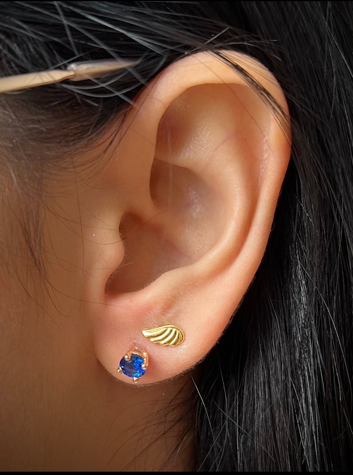 Topos con swarovski azul 1.3gr / Largo 0.5cm / Oro Blanco Nac M