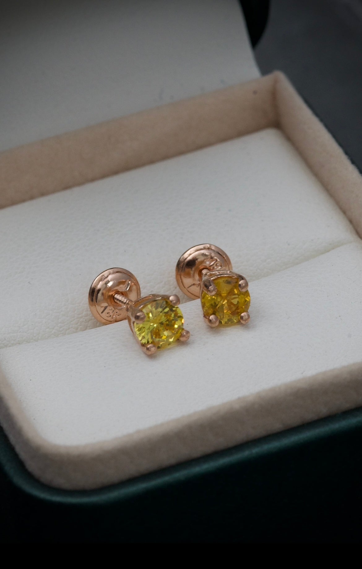 Topos con swarovski amarillo 1.45gr / Oro Rosado Nac B