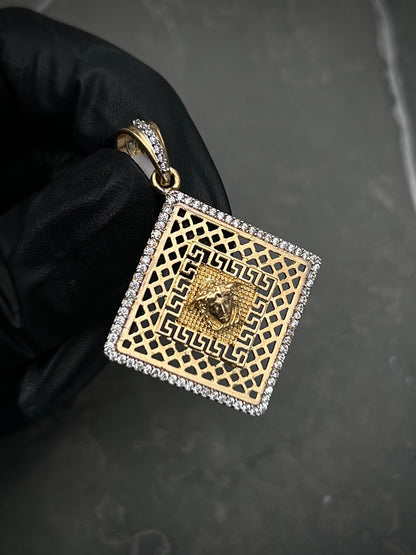Dije de medusa con swarovski blanco 5.25gr / 4cm / Oro Amarillo Nac B