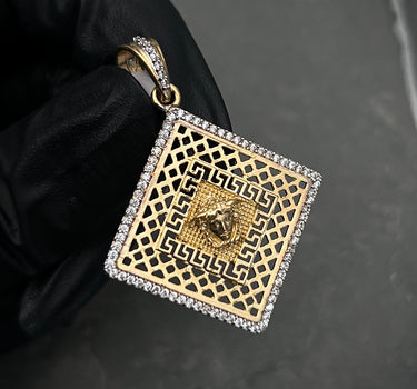 Dije de medusa con swarovski blanco 5.25gr / 4cm / Oro Amarillo Nac B