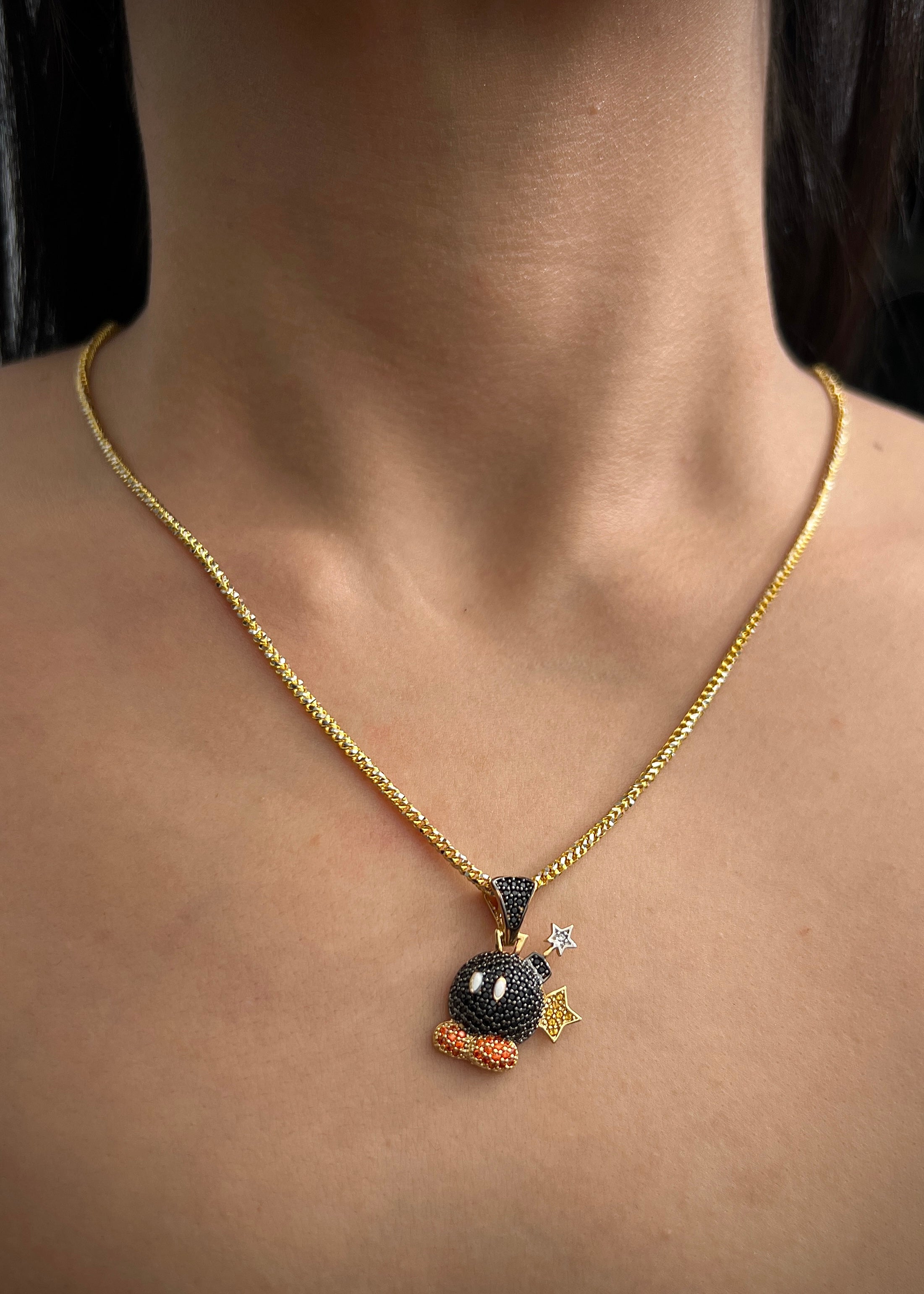 Dije bomba con swarovski 3.1gr / Largo 2.3cm / Oro Amarillo Nac P