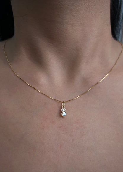 Dije con swarovski blanco 0.65gr / Largo 1.3cm / Oro Amarillo Nac B