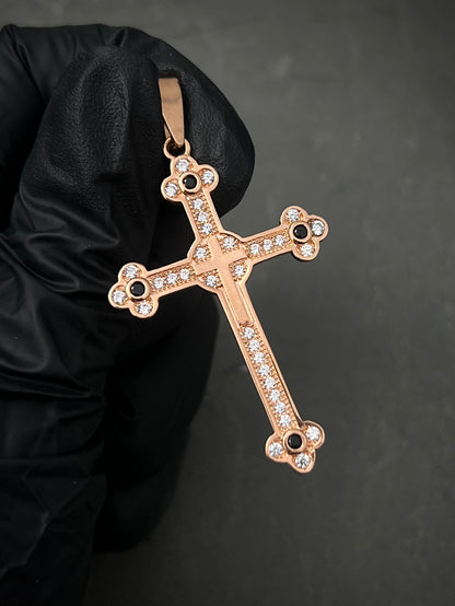 Dije Cruz Rustica Con Swarovski blanco Y Negro 6.1gr / Largo 5.7cm / Oro Rosado Nac M