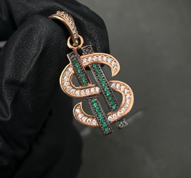 Dije Signo Peso Con Swarovski Verde Y Blanco 3.9gr / Largo 3.2cm / Oro Rosado Nac M