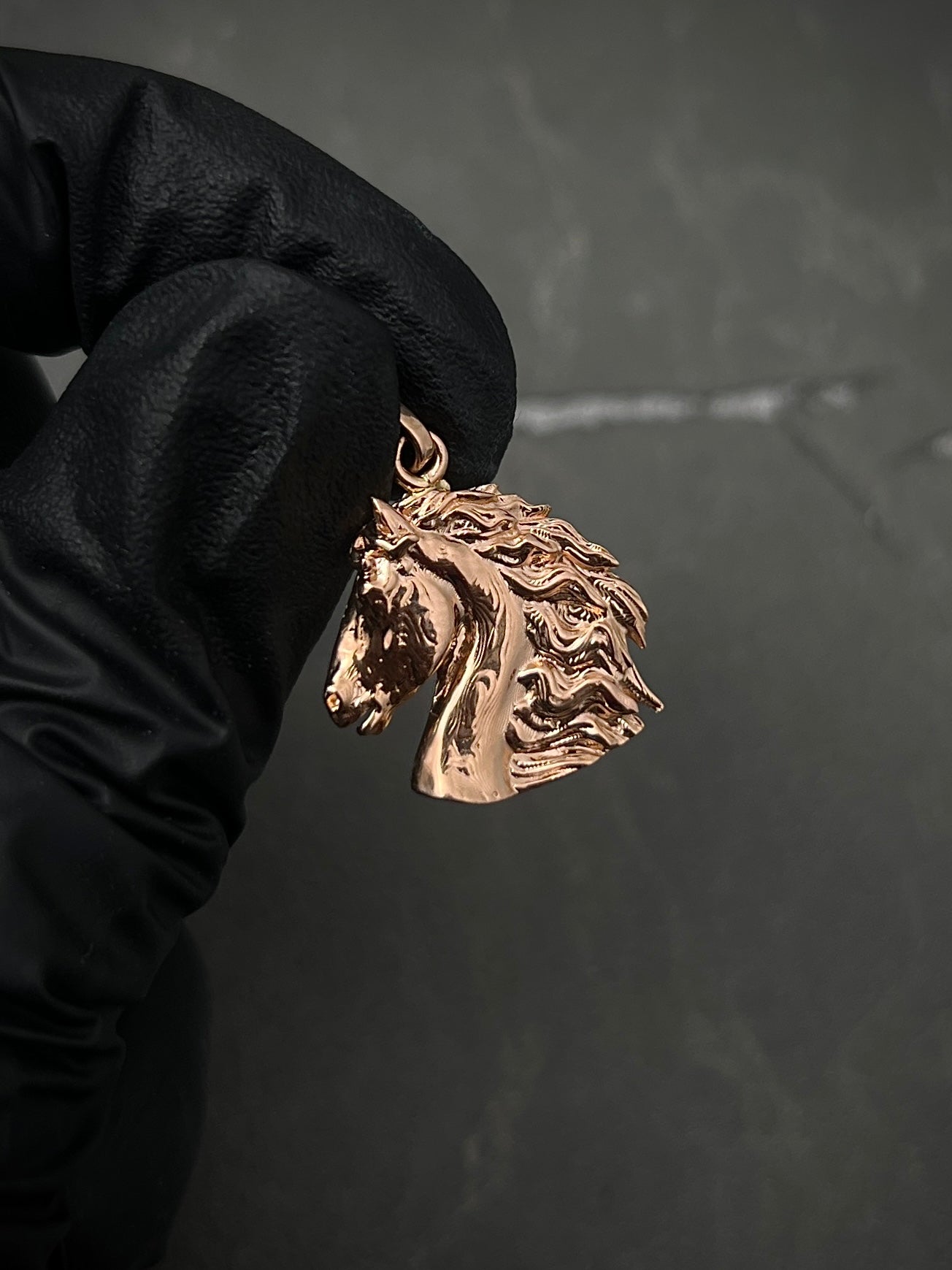 Dije Caballo Liso 3.3gr / Largo 2.5cm / Oro Rosado Nac M