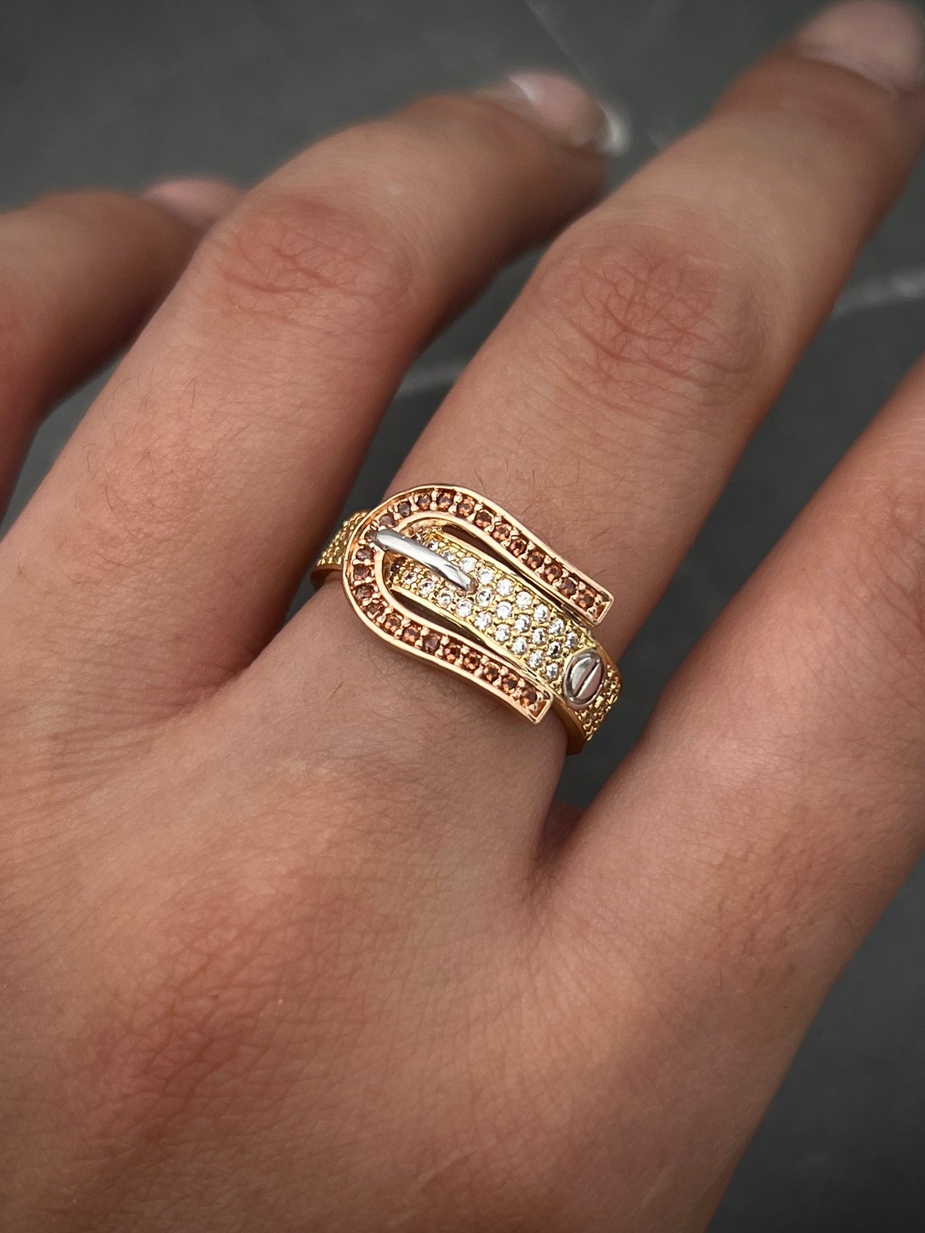 Anillo de correa con swrovski blanco 4.2gr / Talla: 6 1/4 Tres Oros Nac B