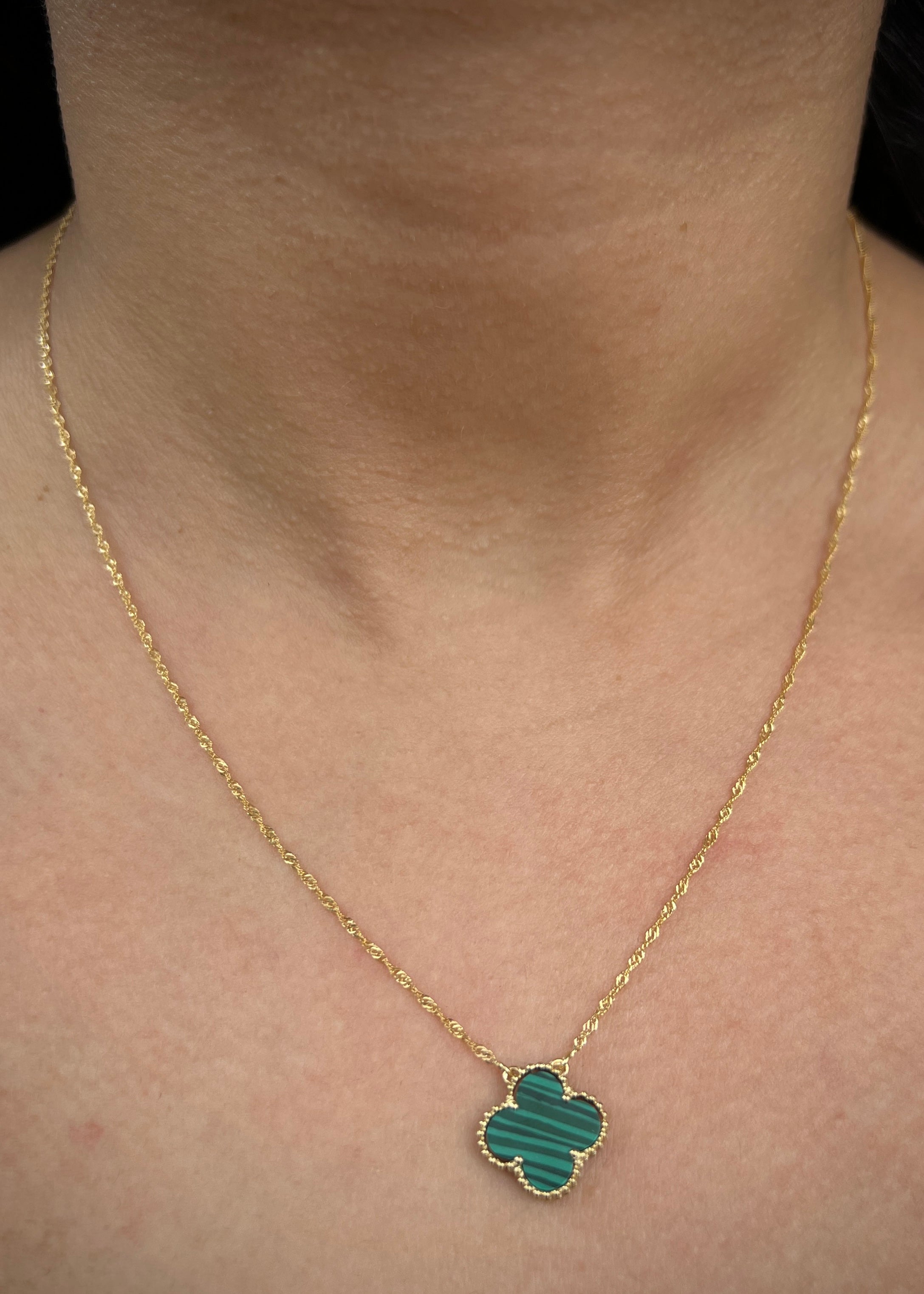 Cadena lucky clover piedra verde 2.5gr / Largo 45cm / Oro Amarillo italy cte M