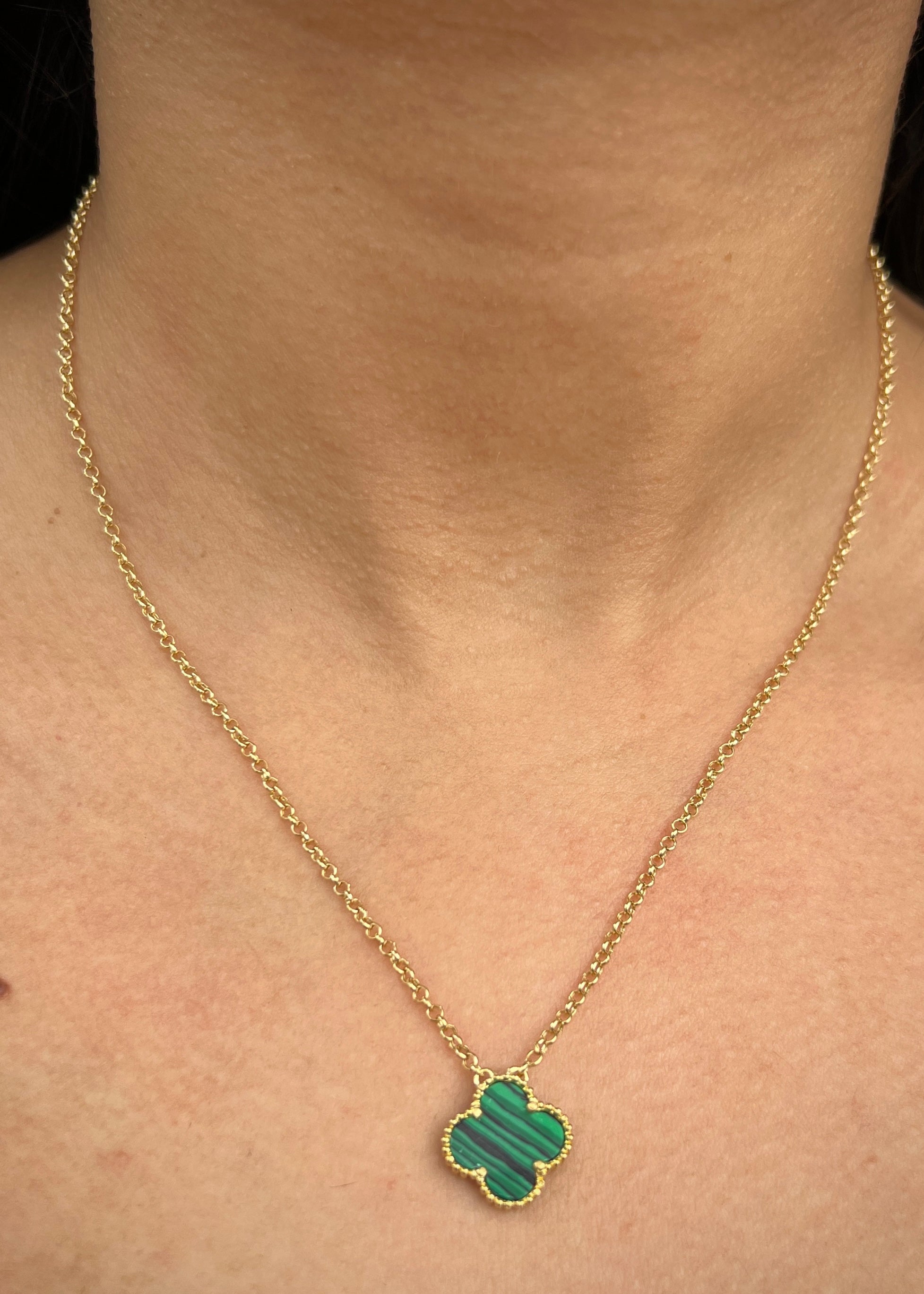 Cadena lucky clover piedra verde 3.45gr / Largo 45cm / Oro Amarillo italy cte M