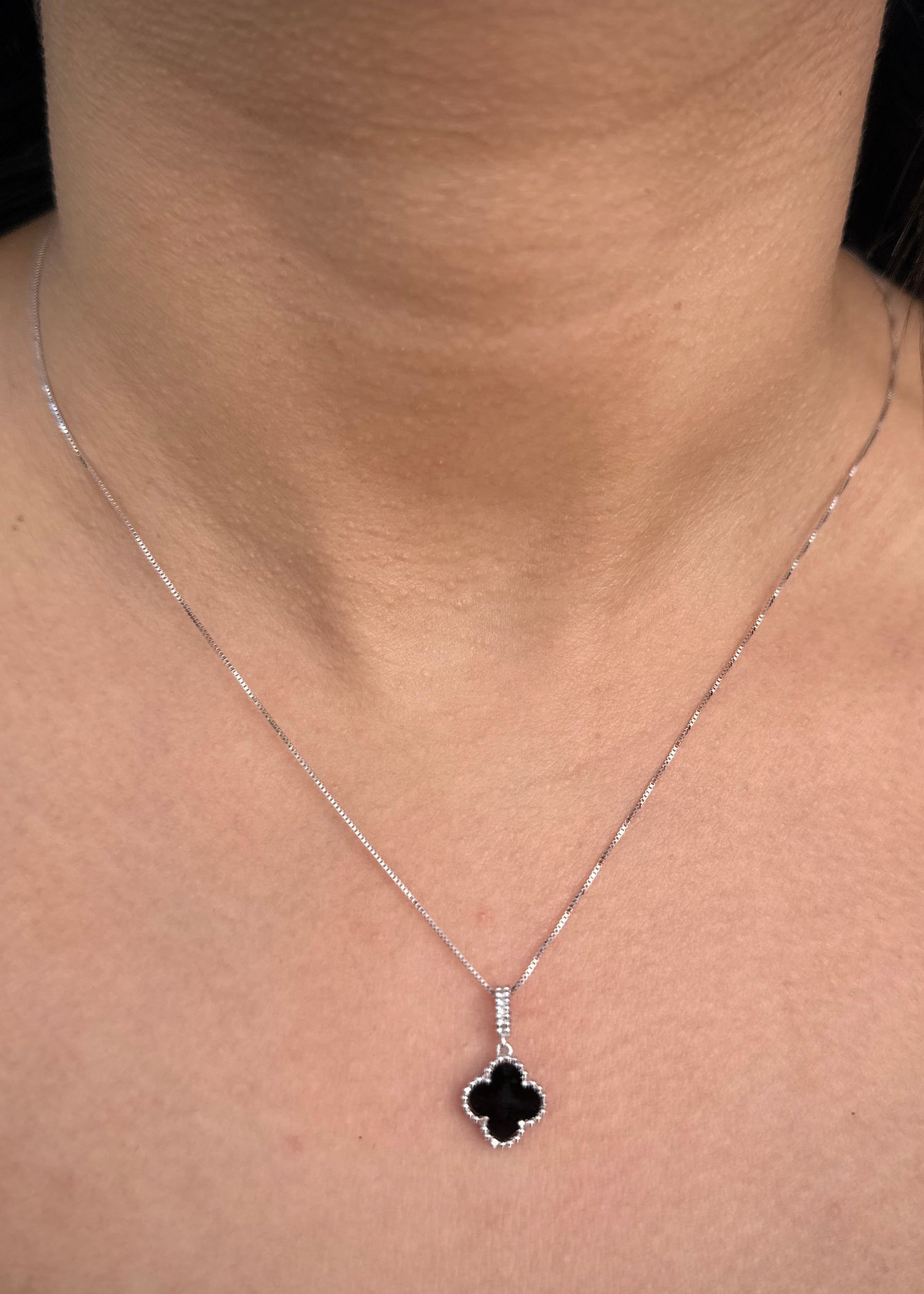 Set Cadena Veneciana Dije Lucky negro 2.35gr / Largo 45cm / Oro Blanco B