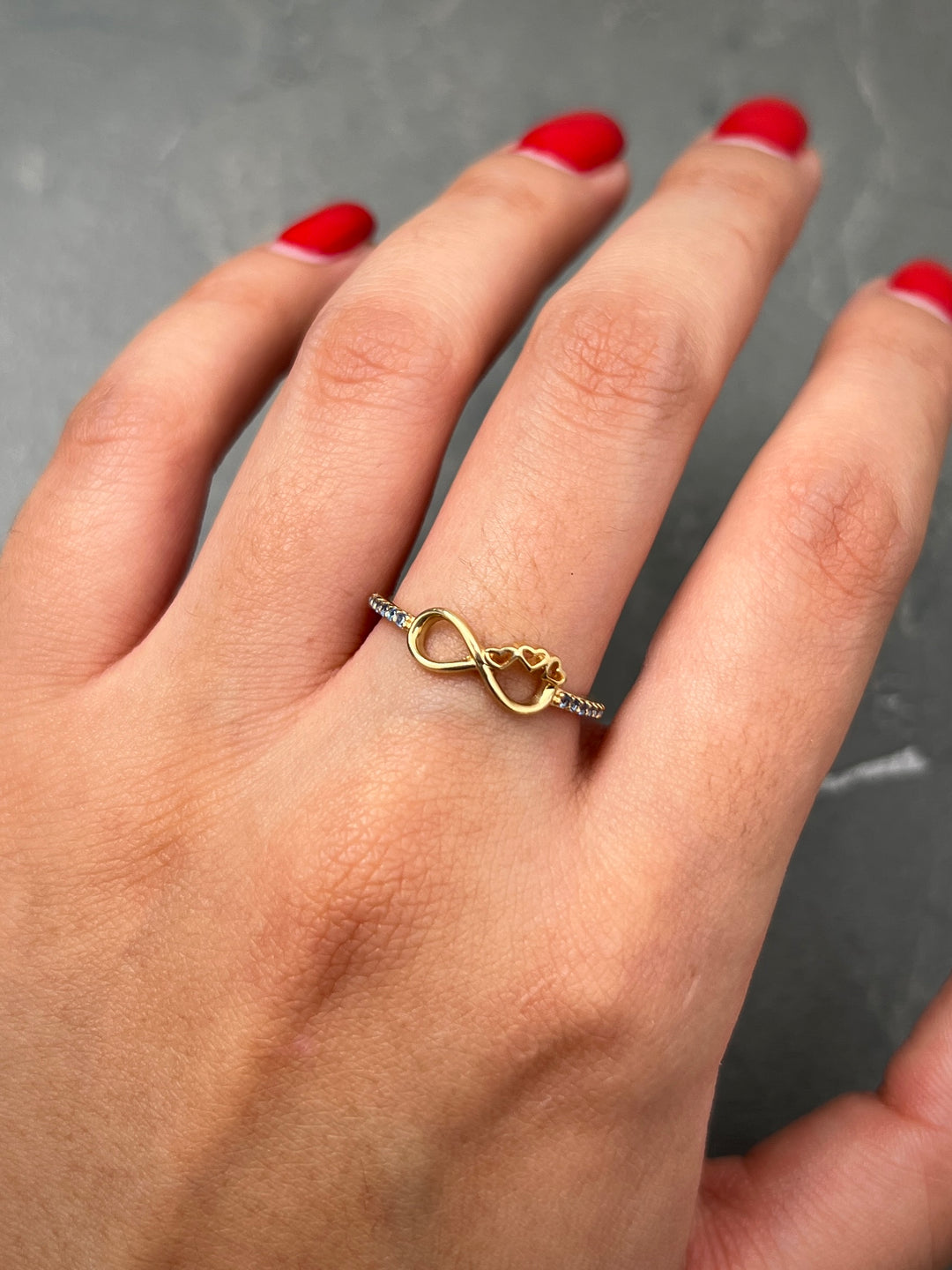 Anillo Infinito Con Swarovski Azul 1.7gr / Talla 6 3/4 — Oro Amarillo