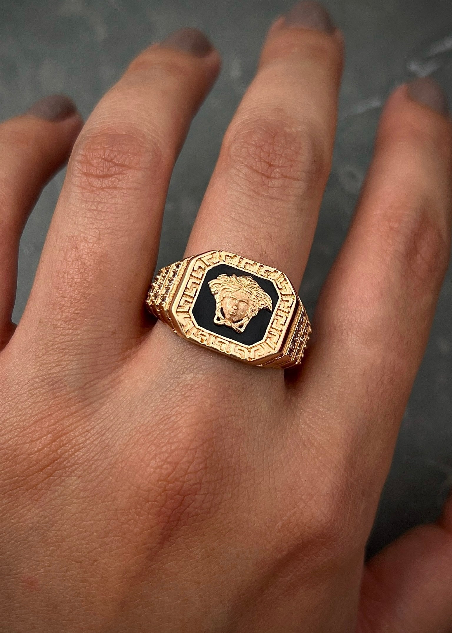 Anillo medusa con swarovski blanco 6.6gr / TALLA 8 3/4 / Oro Rosado Nac M