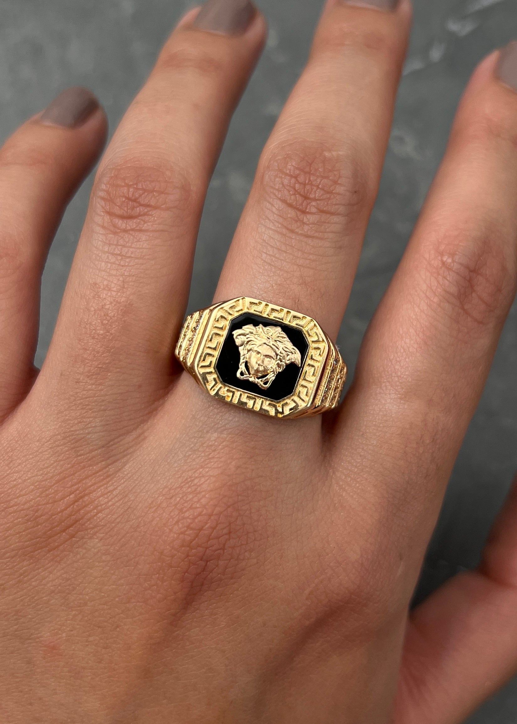 Anillo medusa con swarovski blanco 6.3gr / TALLA 9 3/4 / Oro Amarillo Nac B