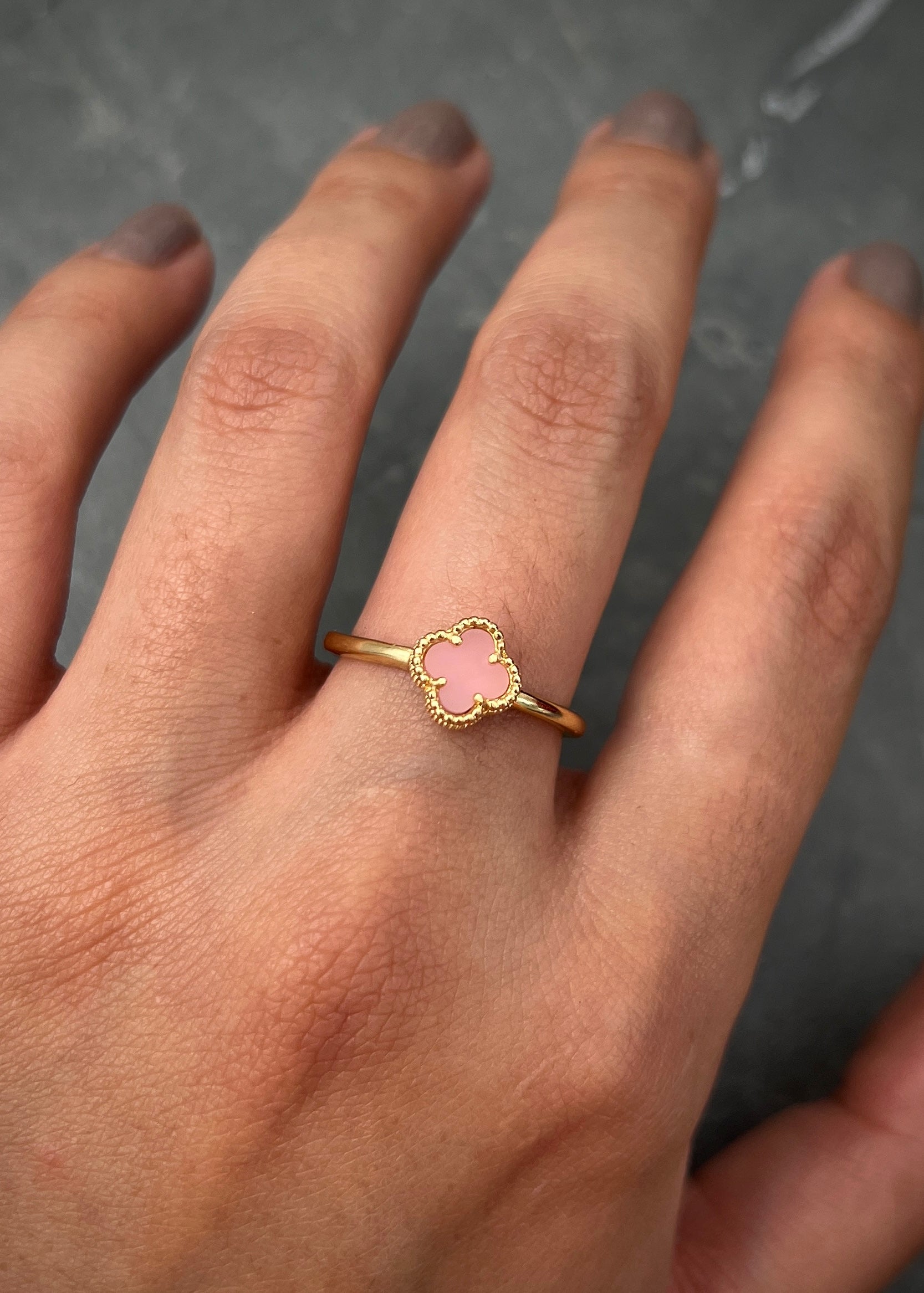 Anillo lucky clover piedra rosada 2.5gr / TALLA 7 1/2 / Oro Amarillo Nac B