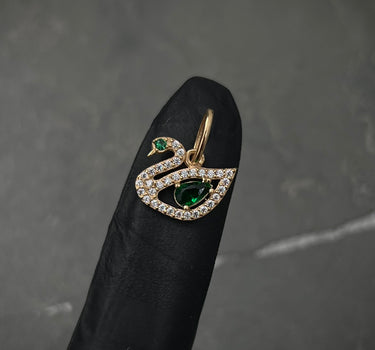 Dije Cisne Con Swarovski Verde Y Blanco 1.1gr / Largo 1.5cm / Oro Amarillo Nac M