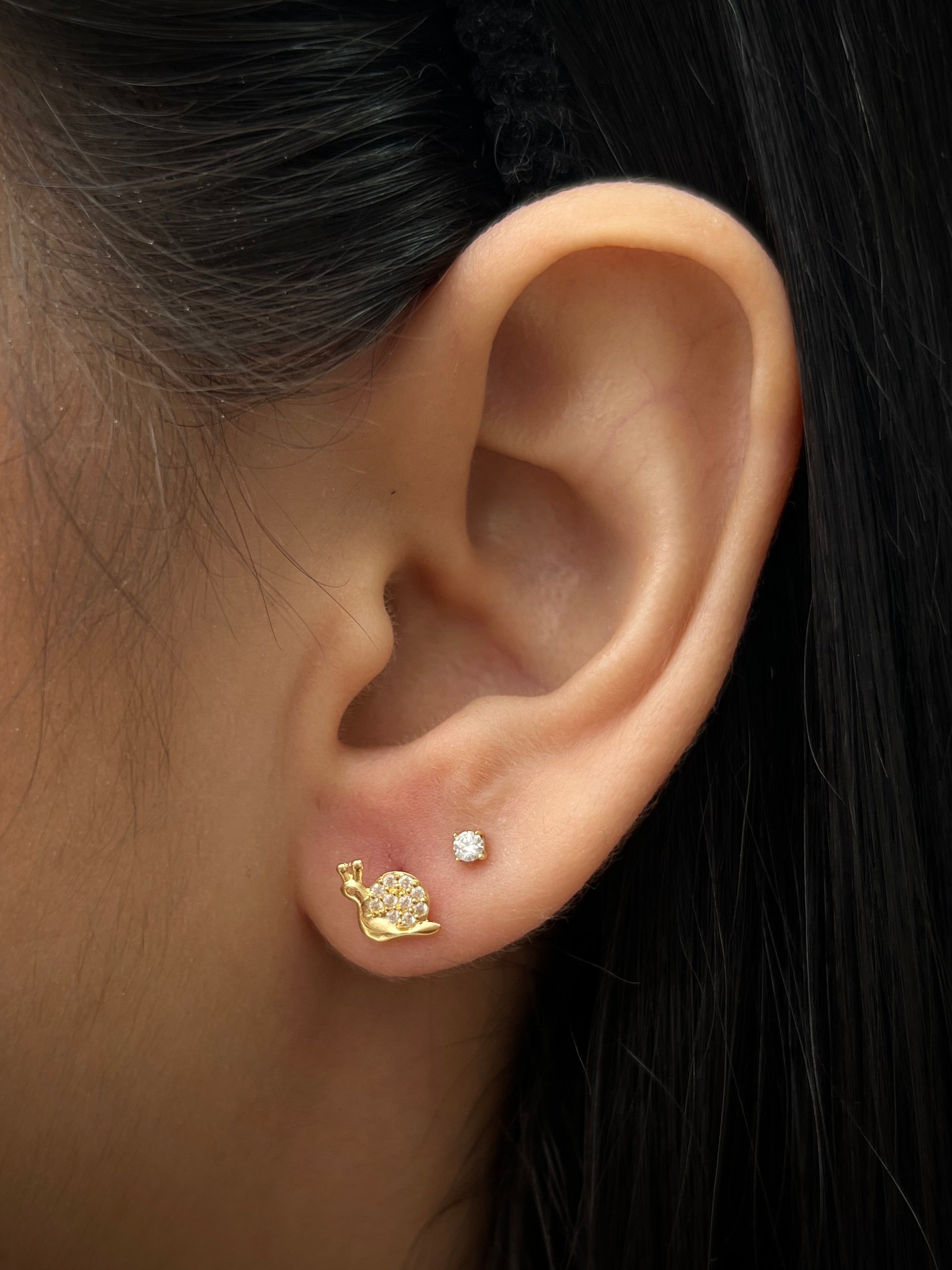 Topos de caracol con swarovski blanco 0.9gr / 0.6cm / Oro Amarillo Nac B