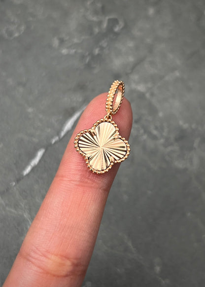 Dije lucky clover diamantado 2.55gr / Largo 2.3cm / Oro Rosado Nac B