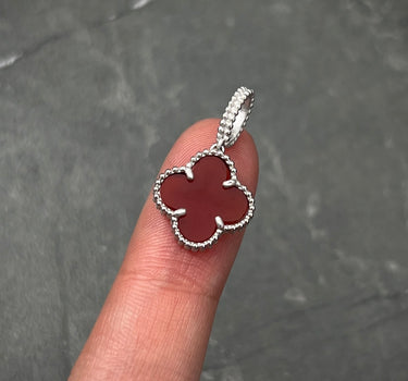 Dije lucky clover piedra roja 2gr / Largo 2.3cm / Oro Blanco Nac B