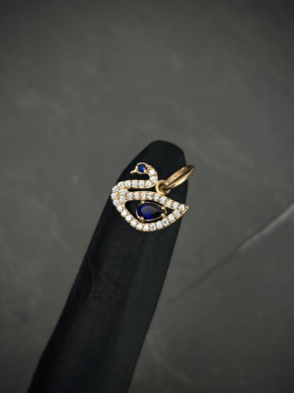 Dije Cisne Con Swarovski Azul Y Blanco 1.1gr / Largo 1.5cm / Oro Amarillo Nac B