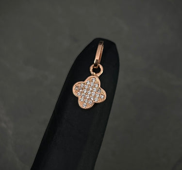 Dije Lucky Clover COn Swarovski Blanco 1gr / Largo 1.8cm / Oro Rosado Nac B