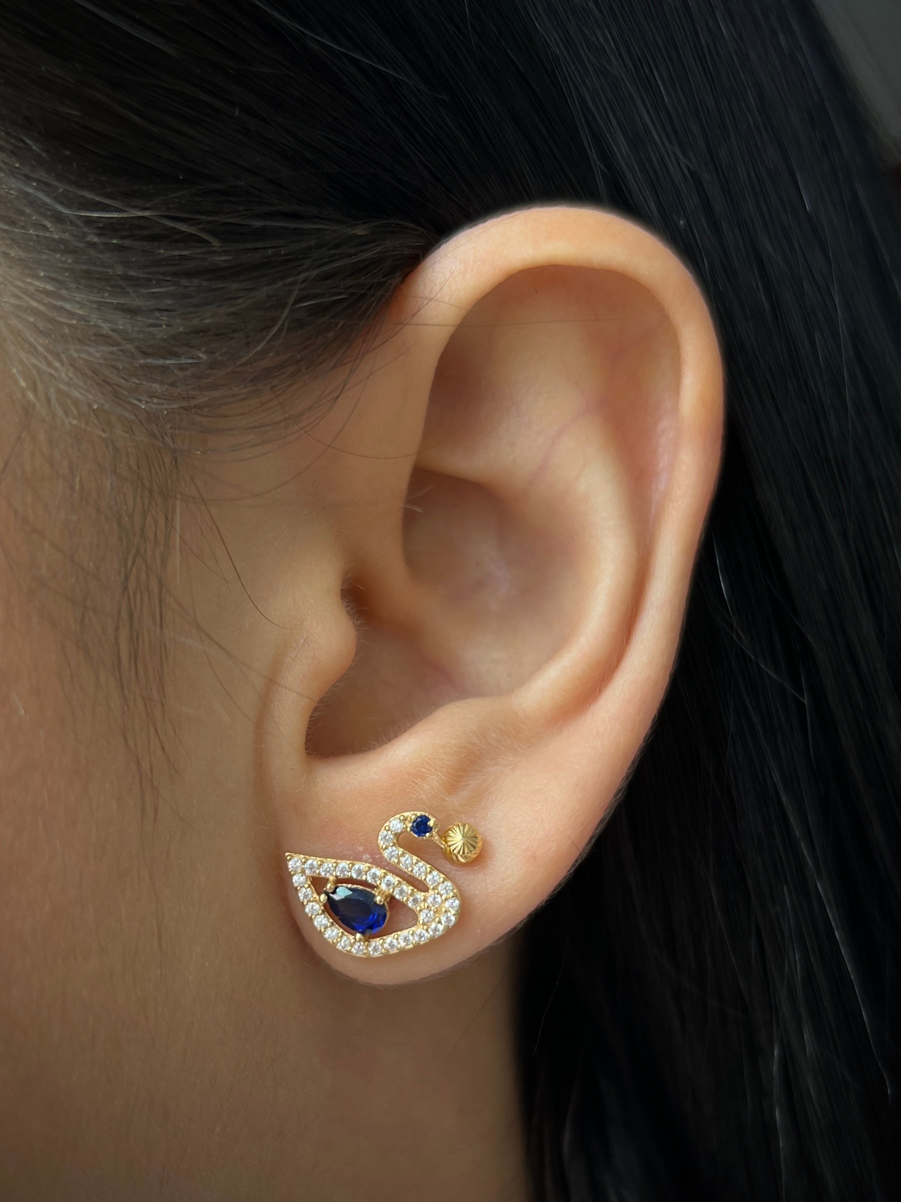 Topos Cisne Con Swarovski Azul Y Blanco 2.55gr / Largo 1.1cm / Oro Amarillo Nac B