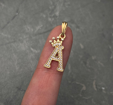 Dije letra A con swarovski blanco 1.4gr / Largo 2.4cm / Oro Amarillo Nac P