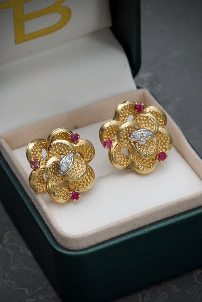 Aretes de flor con 0.48QTS de rubie 18.75gr / 2cm / Oro Amarillo (Joya) M