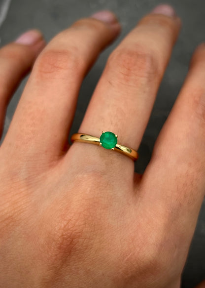 Solitario con 35pts de esmeralda 2.7gr / TALLA 6 / Oro Amarillo (Joya) B